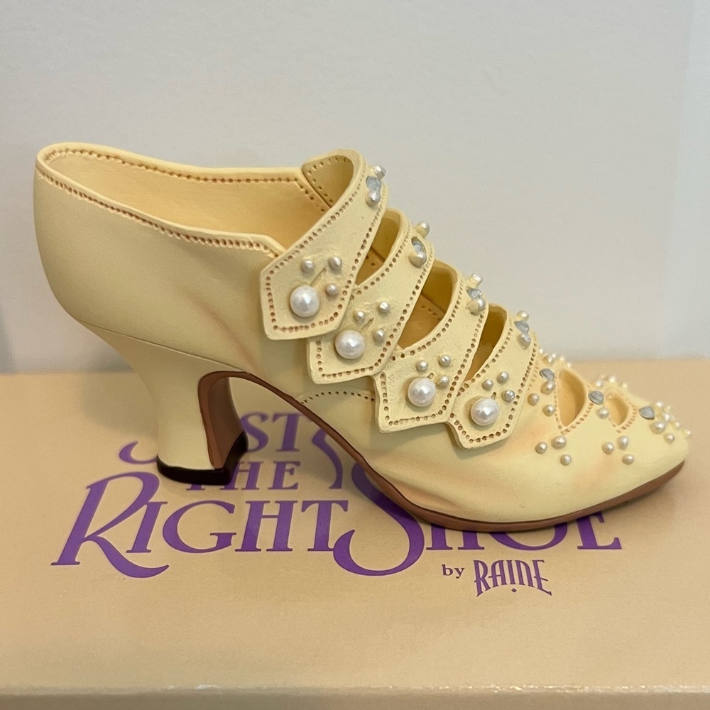 Just the Right shoe. Edwardian Grace - Picture 2 of 7
